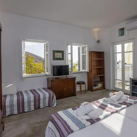 Villa Tina & Miltos Karia (Tinos)