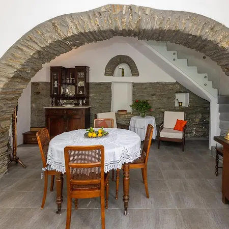 Tina & Miltos Villa Karia (Tinos)